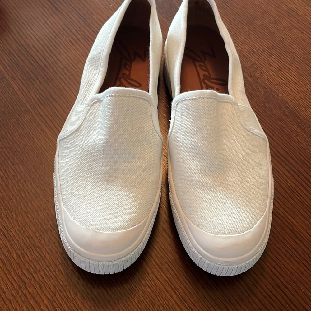 Zodiac Ciara Slip-On Sneakers Shoes Women's 9M Cream color